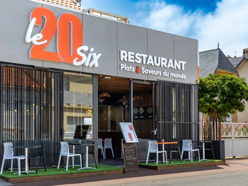 La façade du 20 Six, de jour