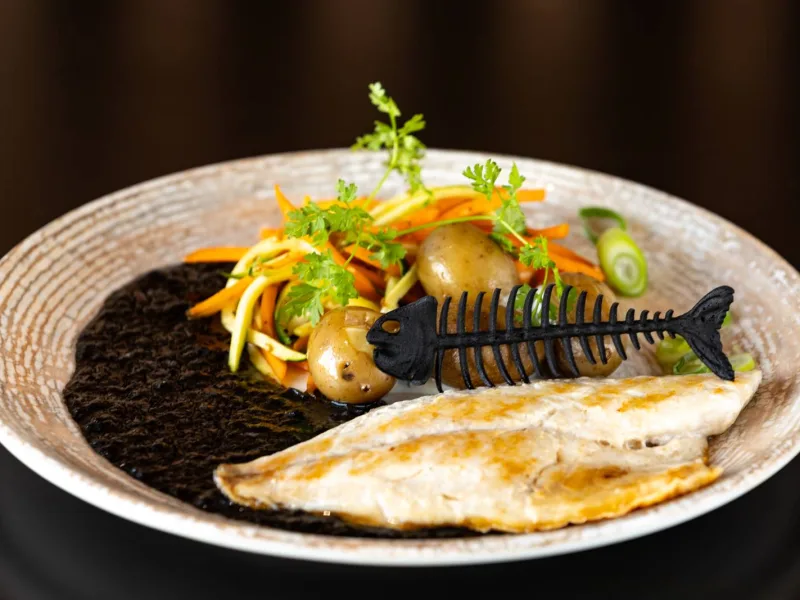 Filet de daurade royale et son beurre blanc noir