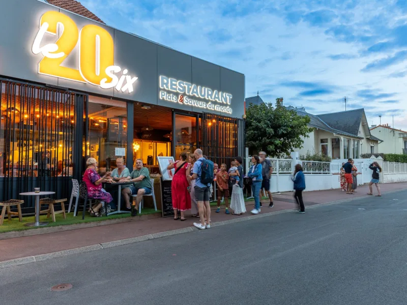Un soir d’été devant le 20 Six