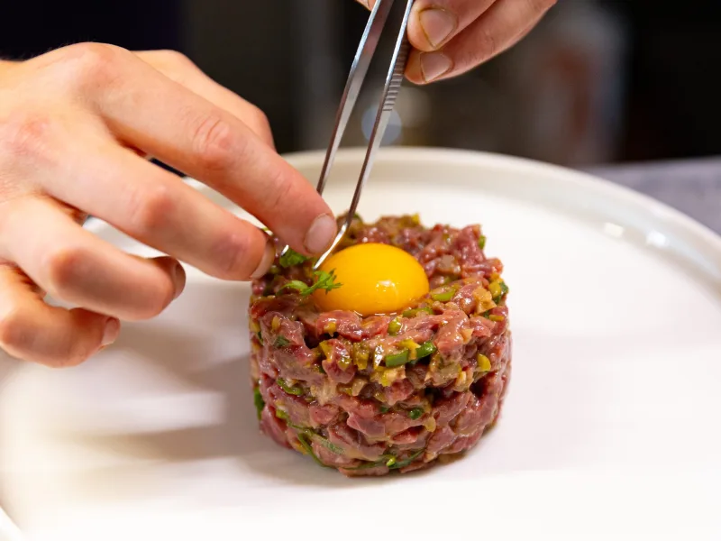 Le tartare, dressé à la minute