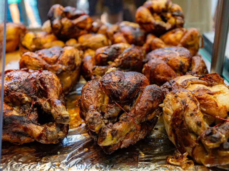 Les poulets rôtis du marché